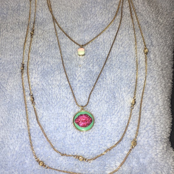BETSEY JOHNSON: Brand new, necklaces (4) connected - Picture 1 of 4